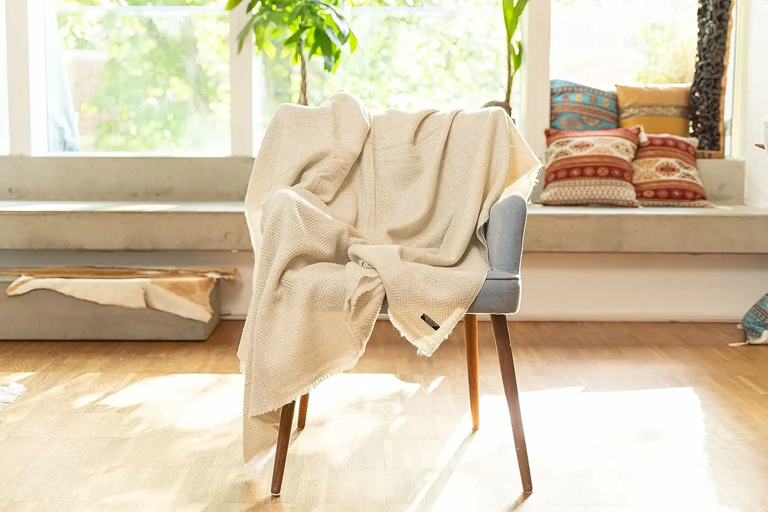 Luksus kashmirtæppe 125x250 cm, 100% kashmiruld, håndvævet, perfekt som hyggetæppe til sofa og seng, hvid, sildebensmønster - Image 5