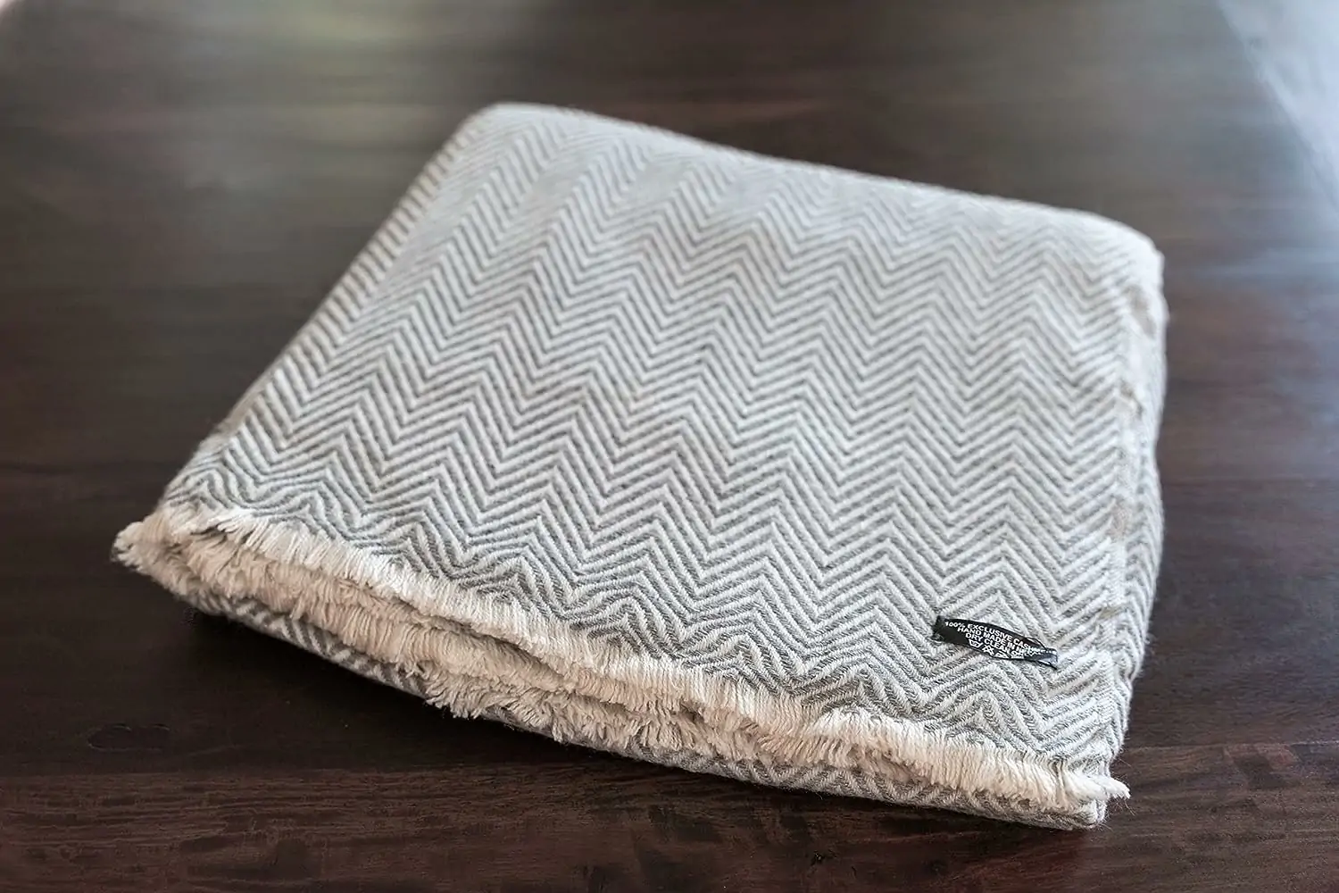 Luksus kashmirtæppe 125x250 cm, 100% kashmiruld, håndvævet, perfekt som hyggetæppe til sofa og seng, lysegrå, sildebensmønster - Image 2