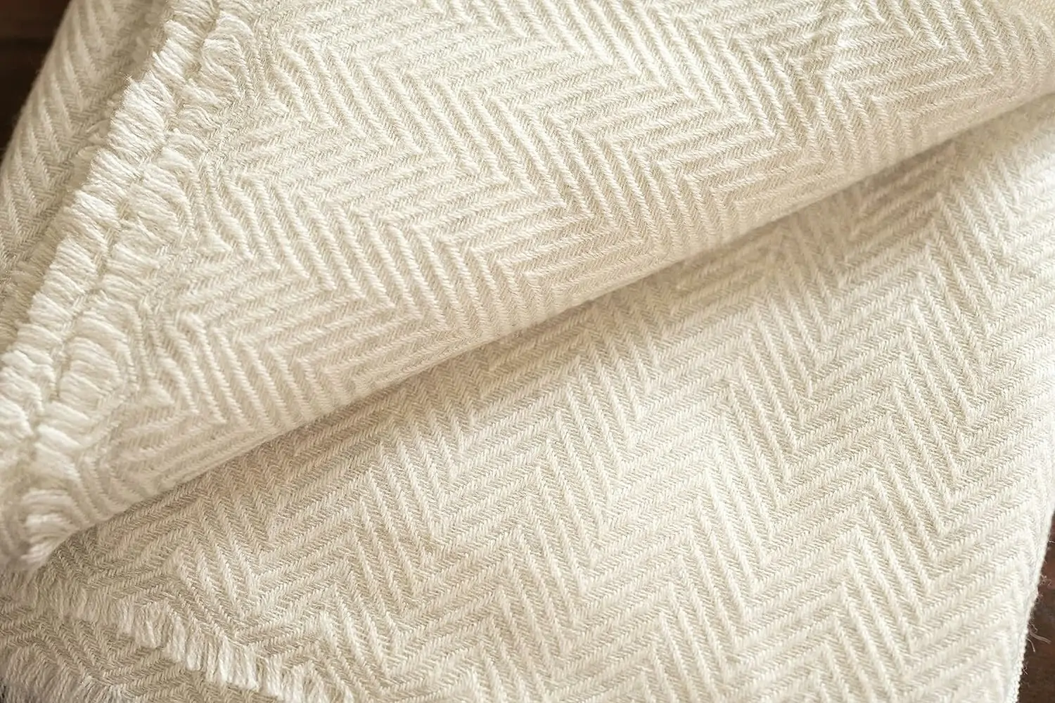 Luksus kashmirtæppe 125x250 cm, 100% kashmiruld, håndvævet, perfekt som hyggetæppe til sofa og seng, hvid, sildebensmønster - Image 3