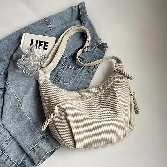 Beige crossbody taske i fløjl – Halvmåneformet skuldertaske til kvinder – Justerbar rem - Billede 2